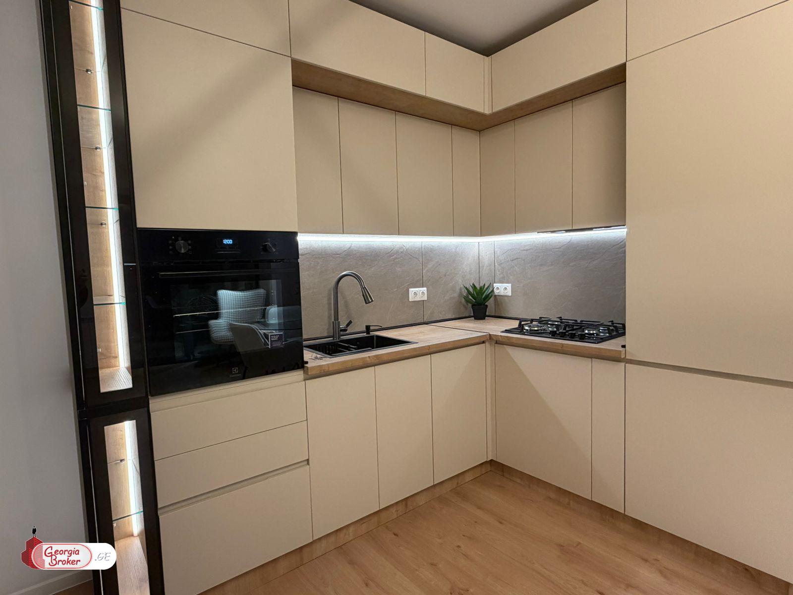 იყიდება ახალი გარემონტებული 3 ოთახიანი ბინა